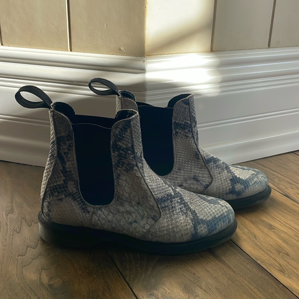 Dr. Martens Snake Skin Size 6